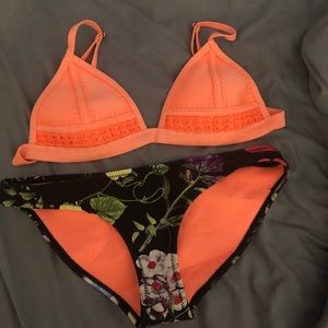 Traingl bikini